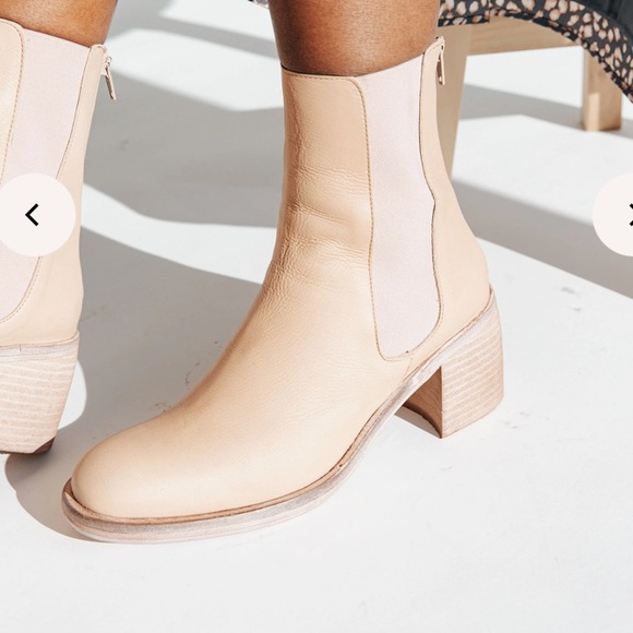 Women’s Tan Chelsea Boots - Picture 3 of 8